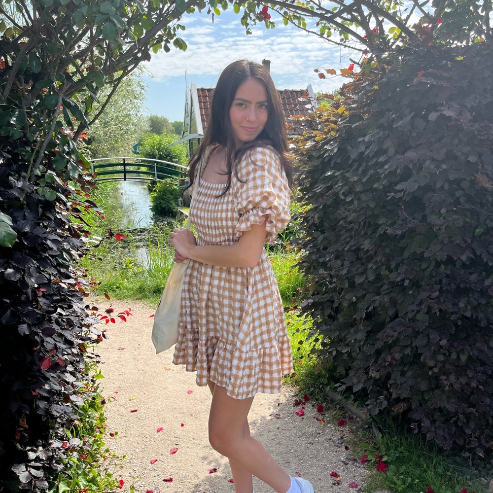 Meet your Posher, Mia